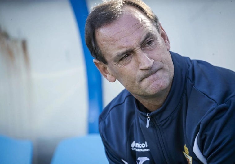Etxeberria, con su crédito casi agotado en el peor momento del Real Murcia, se ve «fuerte»